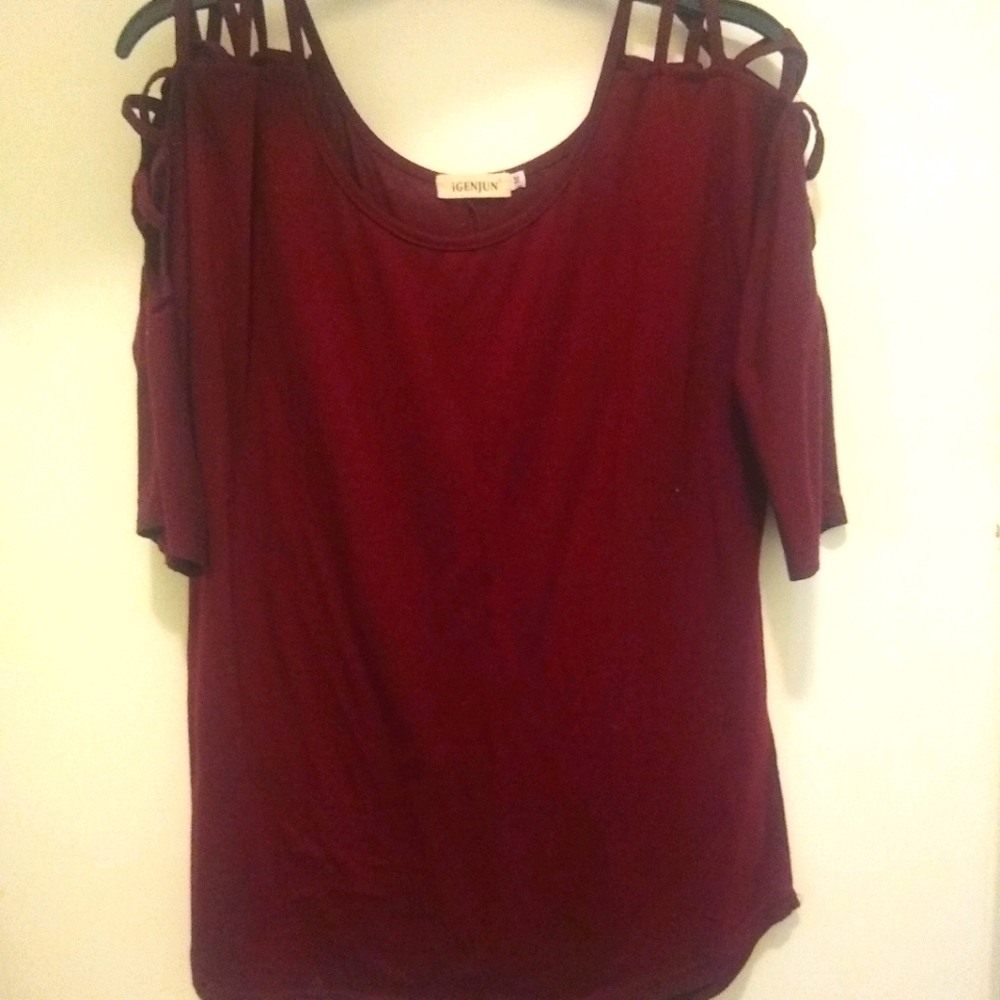 Open lattice cold shoulder top